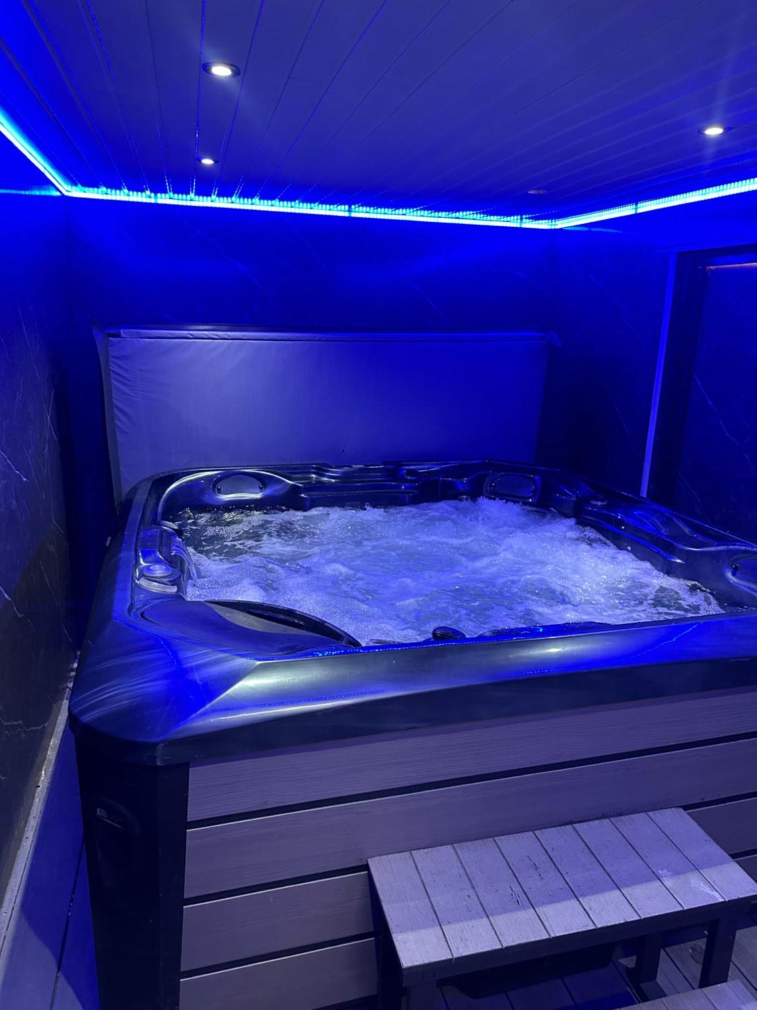 Hébergement de vacances Hot Tub Hideaway *